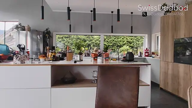 Snapshot of SwissDadbod chatting on 09/25/25, 02:12 SwissDadbod online show from 09/25/25, 02:12