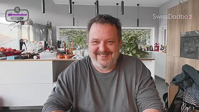 Snapshot of SwissDadbod chatting on 12/18/25, 03:05 SwissDadbod online show from 12/18/25, 03:05