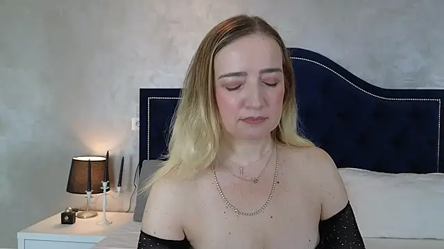 Snapshot of Blue_Angel_Sweet chatting on 10/06/25, 03:40 Blue Angel Sweet online show from 10/06/25, 03:40