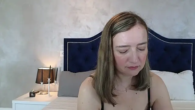 Snapshot of Blue_Angel_Sweet chatting on 10/25/25, 03:49 Blue Angel Sweet online show from 10/25/25, 03:49