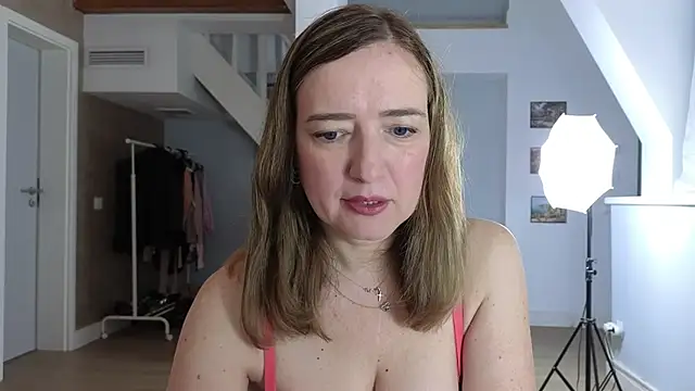 Snapshot of Blue_Angel_Sweet chatting on 12/17/25, 04:17 Blue Angel Sweet online show from 12/17/25, 04:17