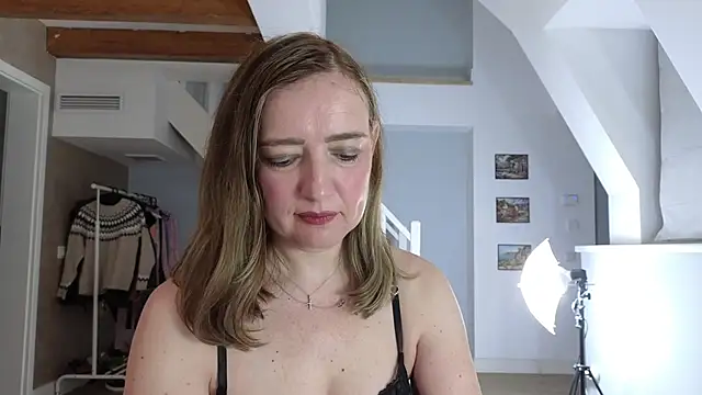 Snapshot of Blue_Angel_Sweet chatting on 11/21/25, 04:22 Blue Angel Sweet online show from 11/21/25, 04:22