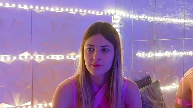 Aishha  online show from 11/28/25, 06:02