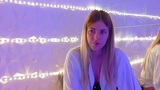 Snapshot of Aishha_ chatting on 09/19/25, 05:22 Aishha online show from 09/19/25, 05:22