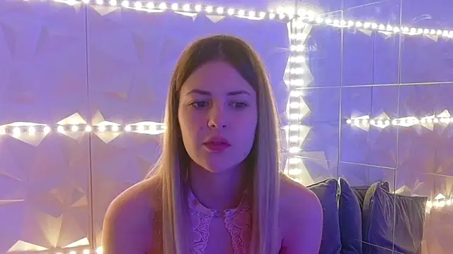 Aishha  online show from 12/15/25, 05:35