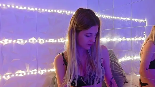 Snapshot of Aishha_ chatting on 09/15/25, 05:30 Aishha online show from 09/15/25, 05:30