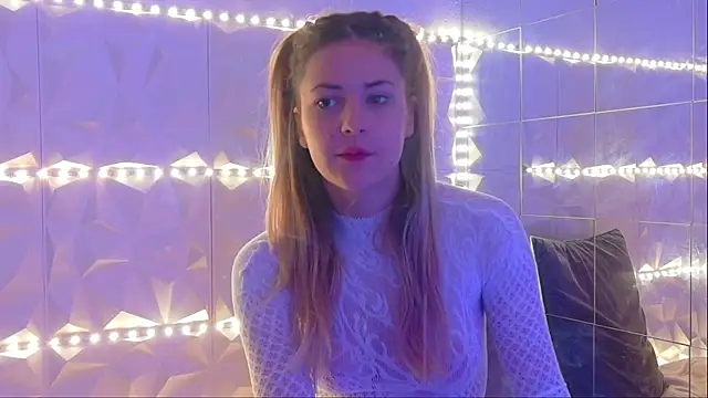 Aishha  online show from 10/27/25, 06:03