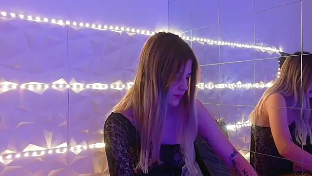 Aishha  online show from 10/31/25, 05:59