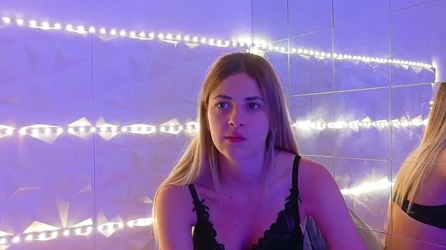 Snapshot of Aishha_ chatting on 09/25/25, 05:13 Aishha online show from 09/25/25, 05:13