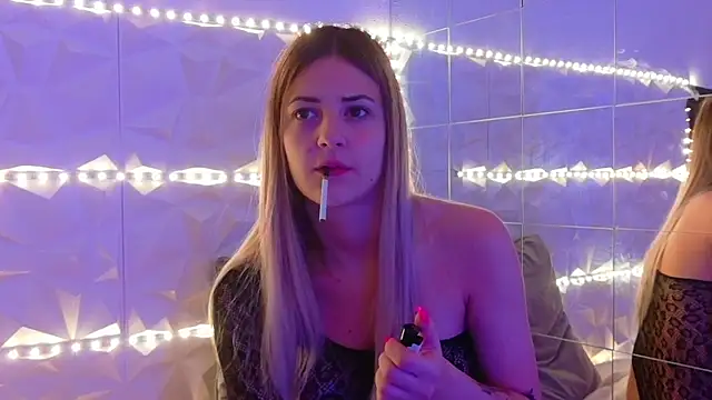 Aishha  online show from 10/21/25, 05:07