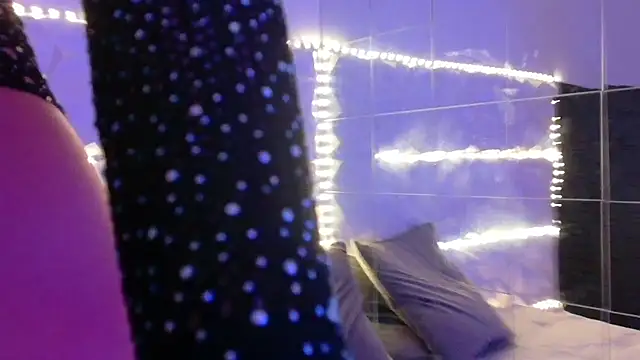 Snapshot of Aishha_ chatting on 10/13/25, 05:09 Aishha online show from 10/13/25, 05:09