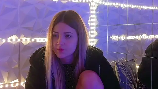 Aishha  online show from 12/02/25, 06:15