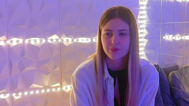 Aishha  online show from 12/17/25, 05:34