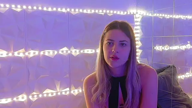 Aishha  online show from 11/11/25, 06:08