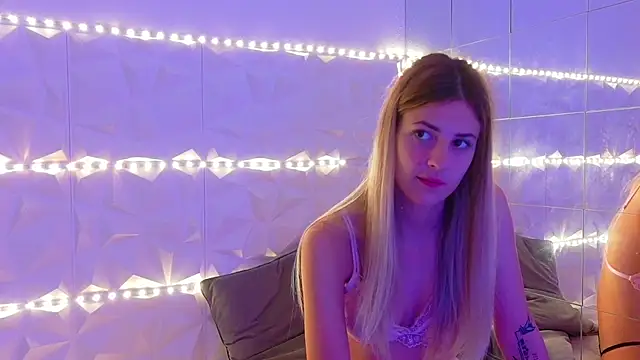 Snapshot of Aishha_ chatting on 09/10/25, 05:17 Aishha online show from 09/10/25, 05:17