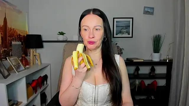 Snapshot of Velvet_Jasmine chatting on 12/16/25, 06:28 Velvet Jasmine online show from 12/16/25, 06:28