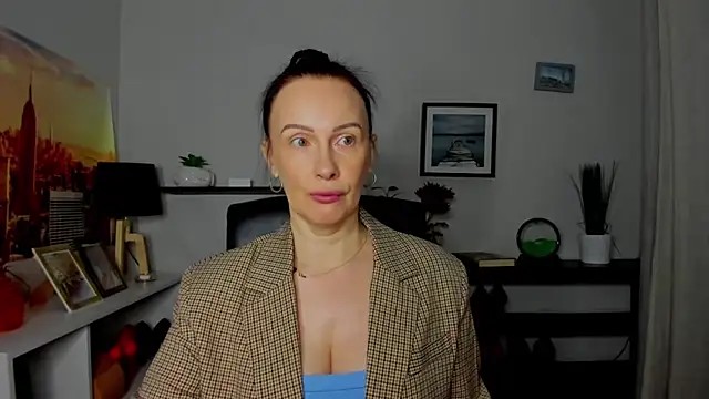 Snapshot of Velvet_Jasmine chatting on 10/23/25, 05:28 Velvet Jasmine online show from 10/23/25, 05:28