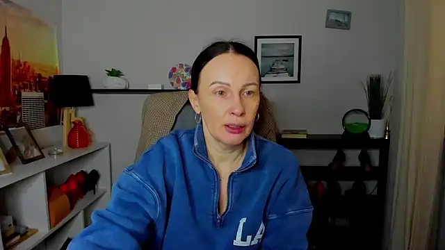 Snapshot of Velvet_Jasmine chatting on 11/15/25, 07:34 Velvet Jasmine online show from 11/15/25, 07:34