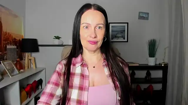 Snapshot of Velvet_Jasmine chatting on 12/15/25, 06:30 Velvet Jasmine online show from 12/15/25, 06:30