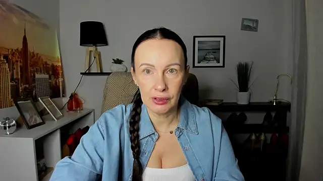 Snapshot of Velvet_Jasmine chatting on 02/06/26, 06:31 Velvet Jasmine online show from 02/06/26, 06:31