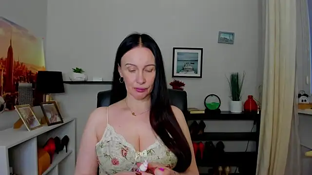 Snapshot of Velvet_Jasmine chatting on 10/22/25, 05:29 Velvet Jasmine online show from 10/22/25, 05:29