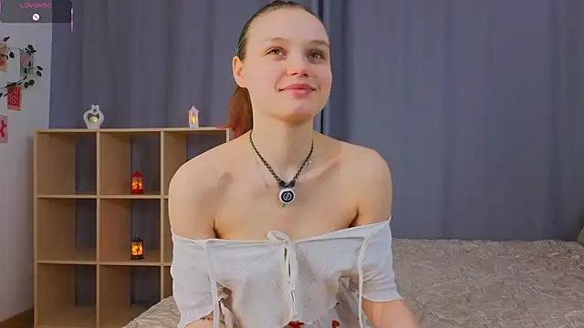 Snapshot of MandaReh chatting on 12/19/25, 04:16 MandaReh online show from 12/19/25, 04:16