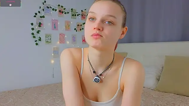 Snapshot of MandaReh chatting on 12/17/25, 04:06 MandaReh online show from 12/17/25, 04:06