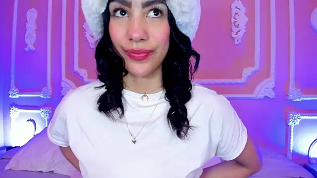 Snapshot of aitana_johns chatting on 09/11/25, 11:54 aitana johns online show from 09/11/25, 11:54