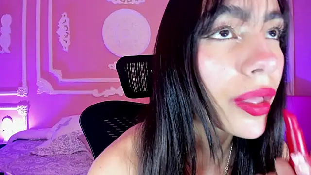 Snapshot of aitana_johns chatting on 09/23/25, 12:12 aitana johns online show from 09/23/25, 12:12