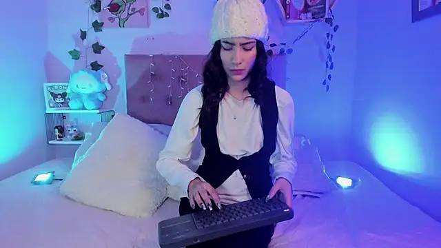 aitana johns online show from 11/17/25, 12:09