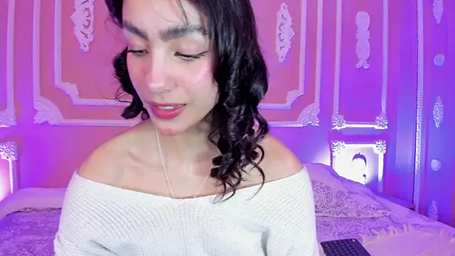 Snapshot of aitana_johns chatting on 10/07/25, 12:28 aitana johns online show from 10/07/25, 12:28