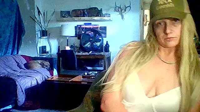 Snapshot of cutiekayls chatting on 06/22/26, 09:01 cutiekayls online show from 06/22/26, 09:01