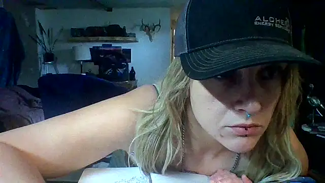 Snapshot of cutiekayls chatting on 06/30/26, 10:43 cutiekayls online show from 06/30/26, 10:43