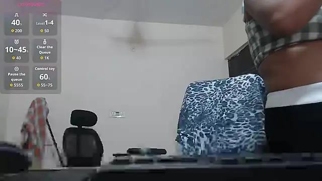  LoveBirds online show from 03/19/26, 06:19