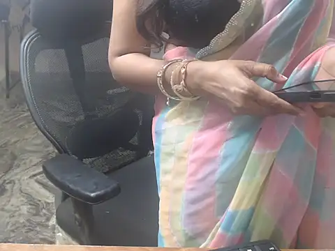  LoveBirds online show from 03/07/26, 01:49