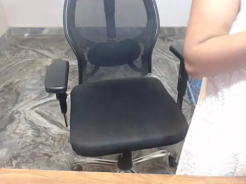  LoveBirds online show from 04/09/26, 06:14