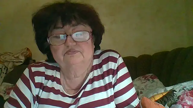 Snapshot of MilaSky5303 chatting on 10/26/25, 10:32 MilaSky5303 online show from 10/26/25, 10:32