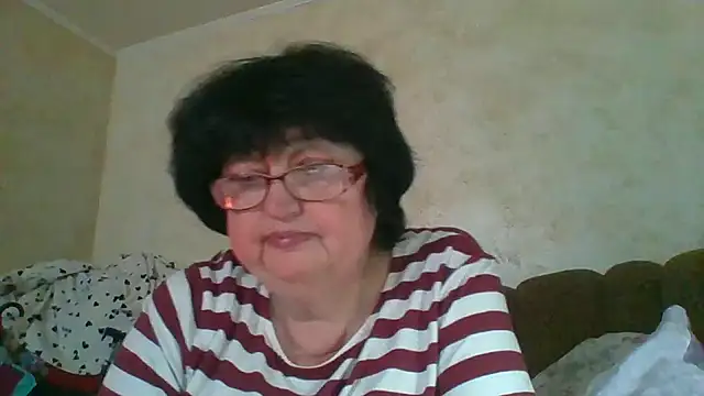 Snapshot of MilaSky5303 chatting on 10/29/25, 10:03 MilaSky5303 online show from 10/29/25, 10:03