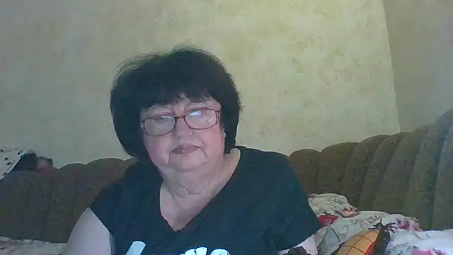 Snapshot of MilaSky5303 chatting on 11/08/25, 11:14 MilaSky5303 online show from 11/08/25, 11:14