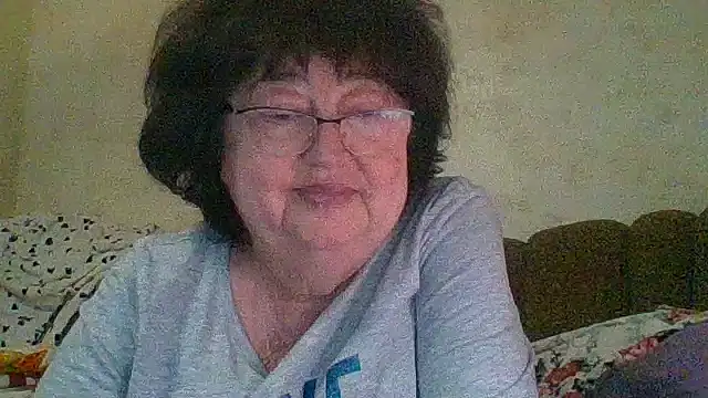 Snapshot of MilaSky5303 chatting on 12/15/25, 01:50 MilaSky5303 online show from 12/15/25, 01:50