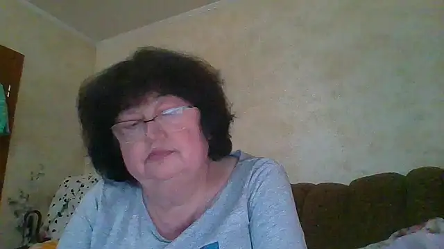 Snapshot of MilaSky5303 chatting on 12/14/25, 11:16 MilaSky5303 online show from 12/14/25, 11:16