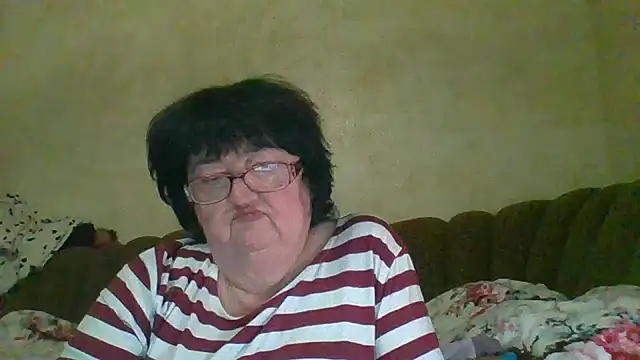 Snapshot of MilaSky5303 chatting on 11/15/25, 10:03 MilaSky5303 online show from 11/15/25, 10:03