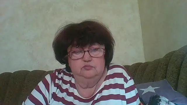 Snapshot of MilaSky5303 chatting on 09/20/25, 01:27 MilaSky5303 online show from 09/20/25, 01:27