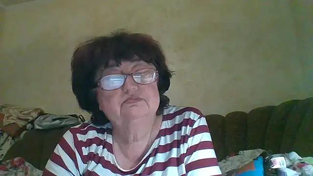 Snapshot of MilaSky5303 chatting on 10/24/25, 09:36 MilaSky5303 online show from 10/24/25, 09:36