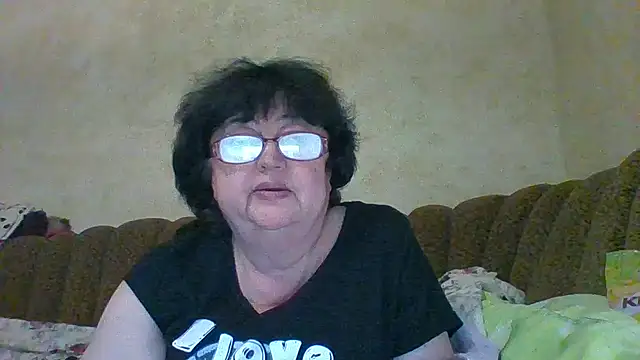 Snapshot of MilaSky5303 chatting on 11/12/25, 06:34 MilaSky5303 online show from 11/12/25, 06:34