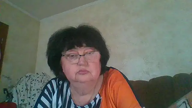 Snapshot of MilaSky5303 chatting on 11/25/25, 08:14 MilaSky5303 online show from 11/25/25, 08:14