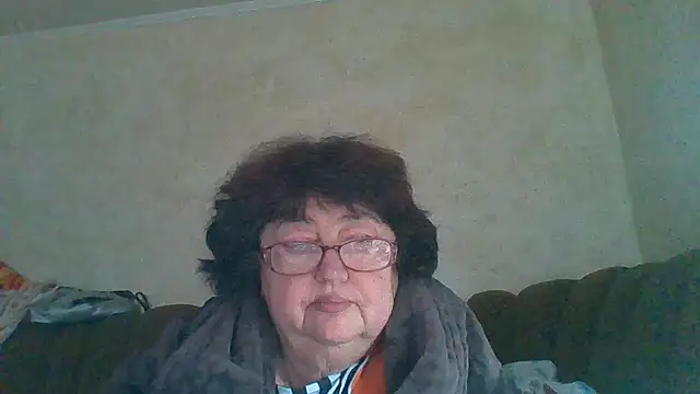 Snapshot of MilaSky5303 chatting on 10/16/25, 10:34 MilaSky5303 online show from 10/16/25, 10:34