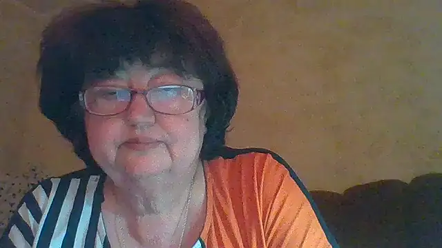 Snapshot of MilaSky5303 chatting on 10/04/25, 08:43 MilaSky5303 online show from 10/04/25, 08:43