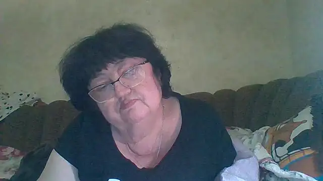 Snapshot of MilaSky5303 chatting on 11/22/25, 08:18 MilaSky5303 online show from 11/22/25, 08:18