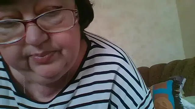 Snapshot of MilaSky5303 chatting on 10/22/25, 10:36 MilaSky5303 online show from 10/22/25, 10:36